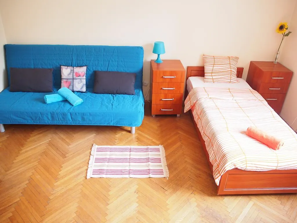 Krakow Color Aparthotel 2*,